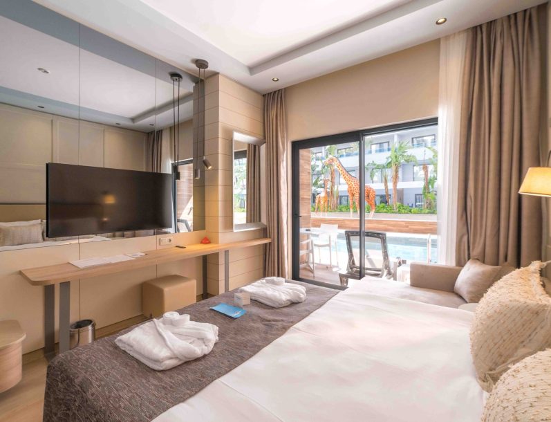 Numa Bay Exclusive - Superior Swim Up room-11