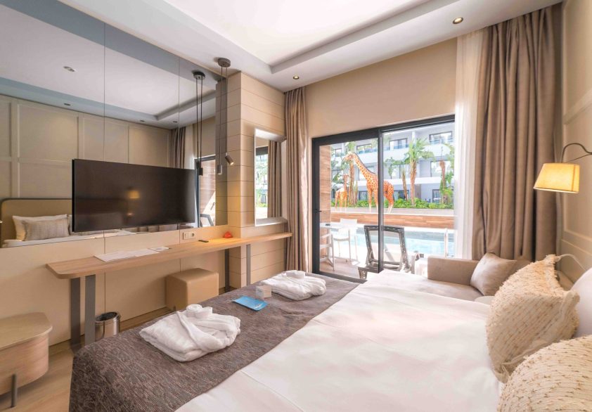 Numa Bay Exclusive - Superior Swim Up room-11